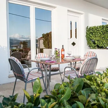 Moderne Mit Meerblick By Interhome 科马尔纳