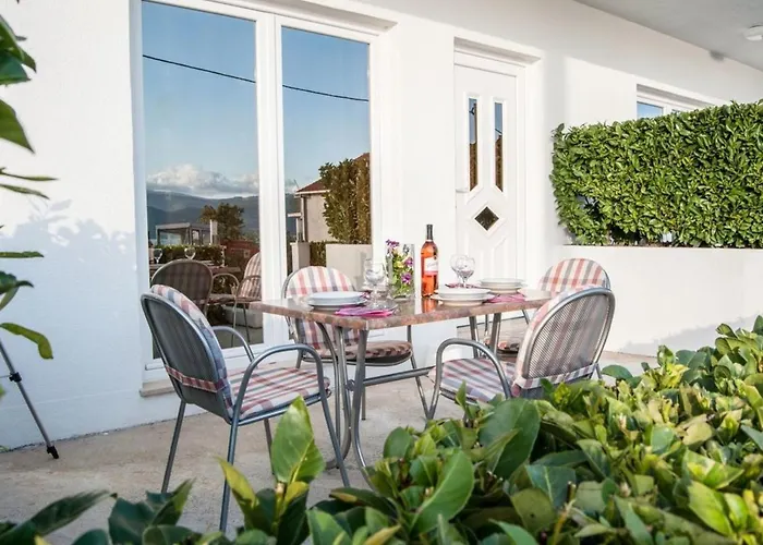 Moderne Mit Meerblick By Interhome 科马尔纳