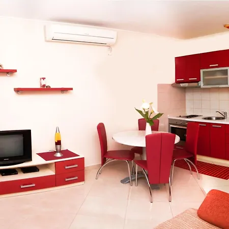 아파트 Moderne Mit Meerblick By Interhome 코마르나