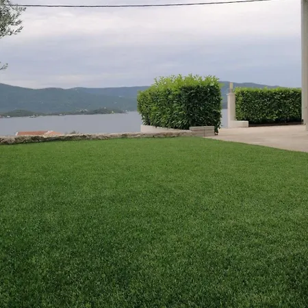 Moderne Mit Meerblick By Interhome Komarna
